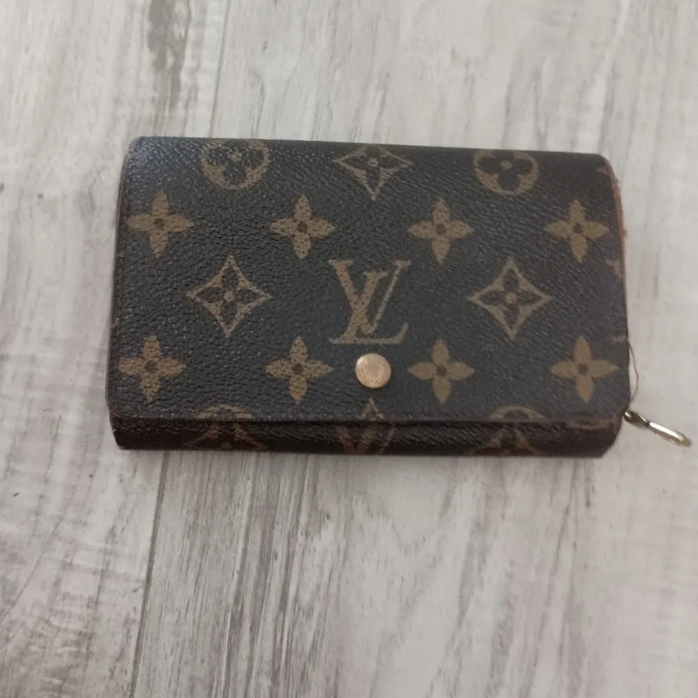 Authentic Louis Vuitton Monogram Porte-Monnaie Tresor Wallet